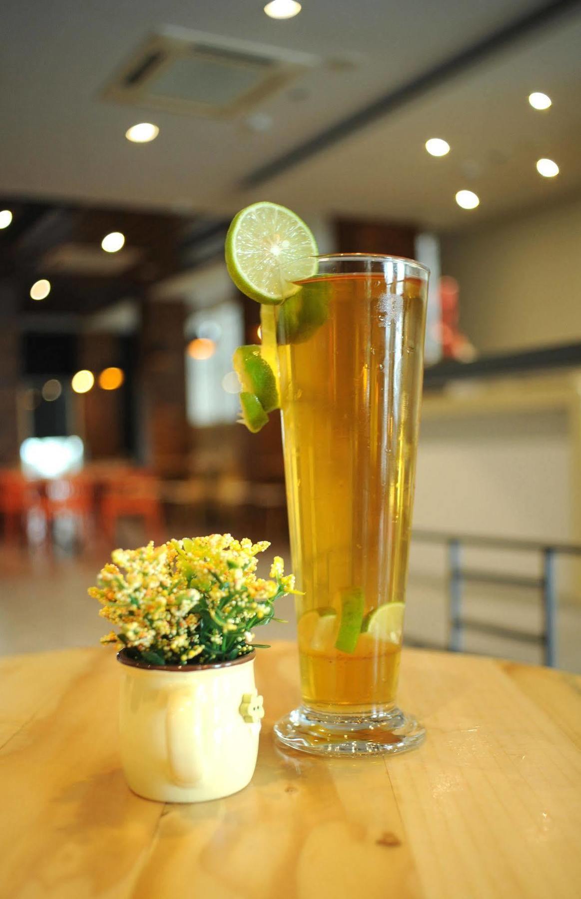 Cleo Hotel Tunjungan Surabaya Dış mekan fotoğraf